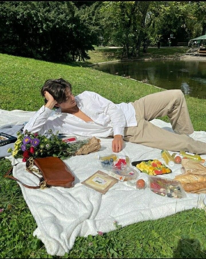 pinteresty outfit, picnic date, aesthetic date, get idyll, idyll, idyll dating,